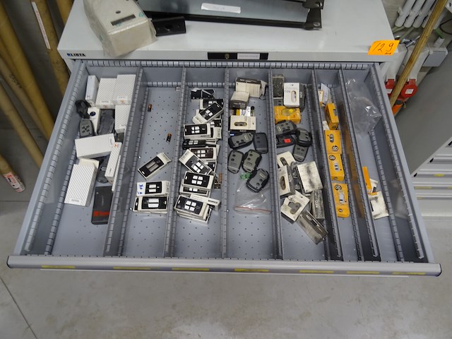 Metalen ladekast lista + inhoud - afbeelding 4 van  10