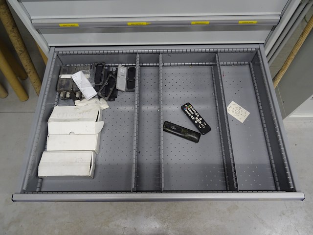 Metalen ladekast lista + inhoud - afbeelding 8 van  10