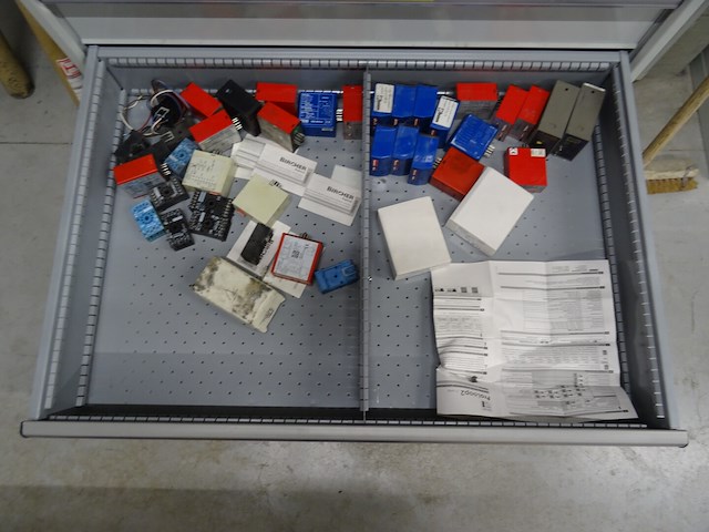 Metalen ladekast lista + inhoud - afbeelding 10 van  10