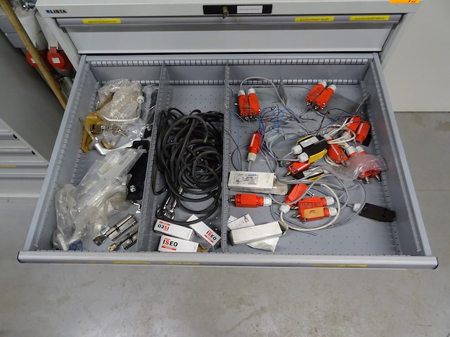 Metalen ladekast lista + inhoud - afbeelding 5 van  10