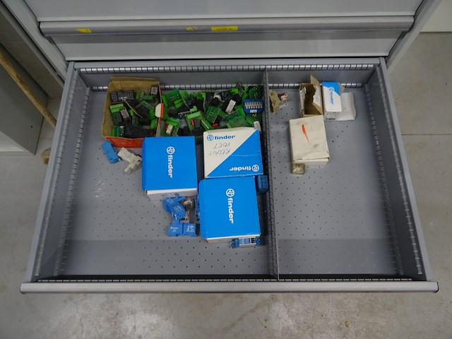 Metalen ladekast lista + inhoud - afbeelding 9 van  10