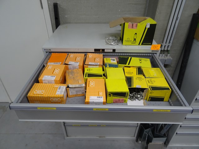 Metalen ladekast lista + inhoud - afbeelding 2 van  9