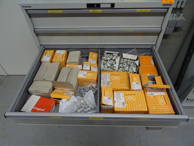 Metalen ladekast lista + inhoud - afbeelding 4 van  9