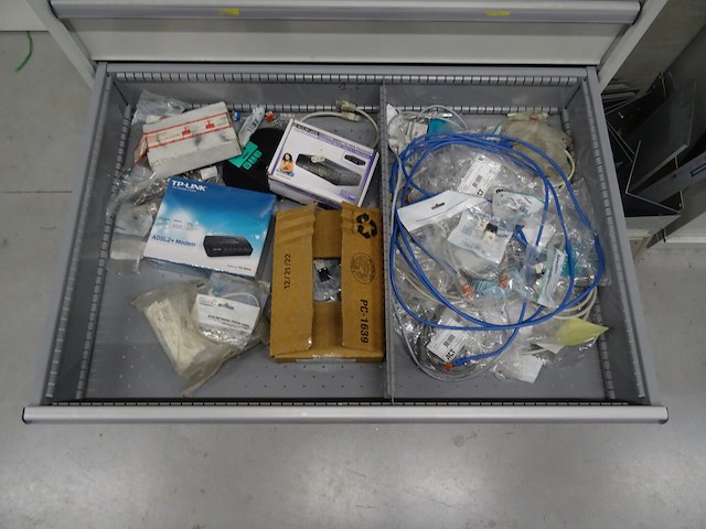 Metalen ladekast lista + inhoud - afbeelding 7 van  9