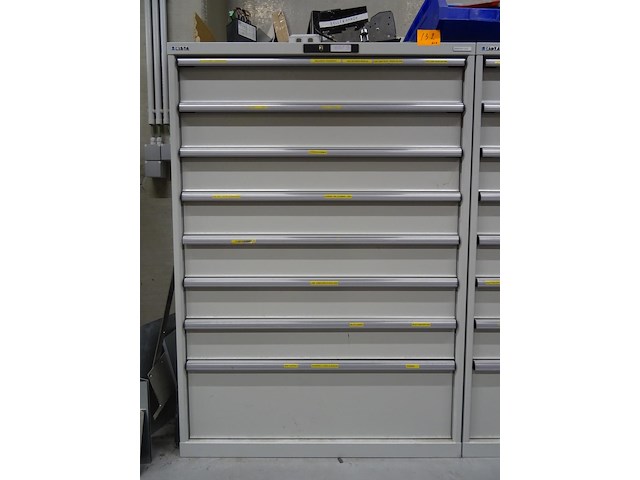 Metalen ladekast lista + inhoud - afbeelding 1 van  9