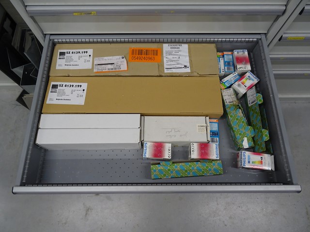 Metalen ladekast lista + inhoud - afbeelding 7 van  9