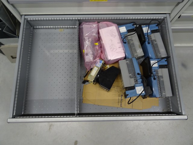 Metalen ladekast lista + inhoud - afbeelding 8 van  9