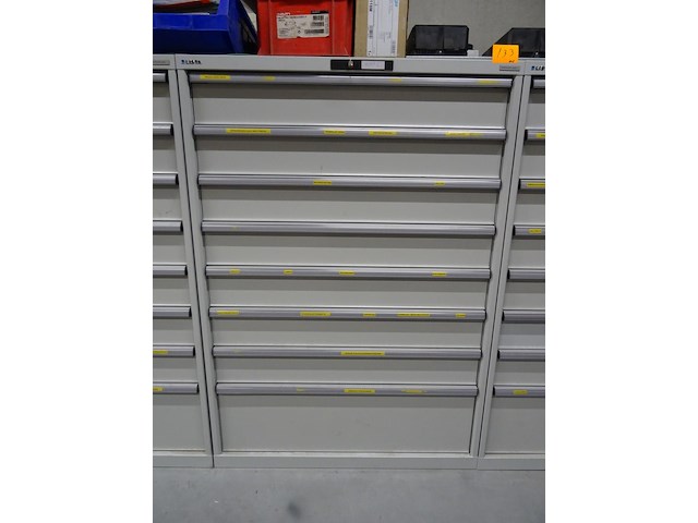 Metalen ladekast lista + inhoud - afbeelding 1 van  9