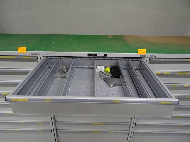 Metalen ladekast lista + inhoud - afbeelding 2 van  9