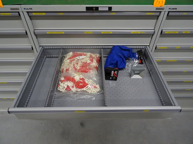 Metalen ladekast lista + inhoud - afbeelding 4 van  9