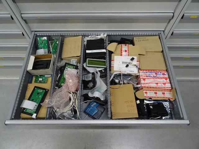 Metalen ladekast lista + inhoud - afbeelding 6 van  9