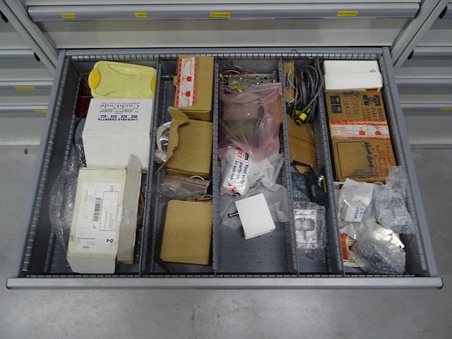 Metalen ladekast lista + inhoud - afbeelding 7 van  9