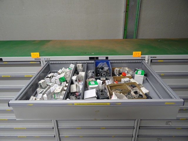 Metalen ladekast lista + inhoud - afbeelding 2 van  9