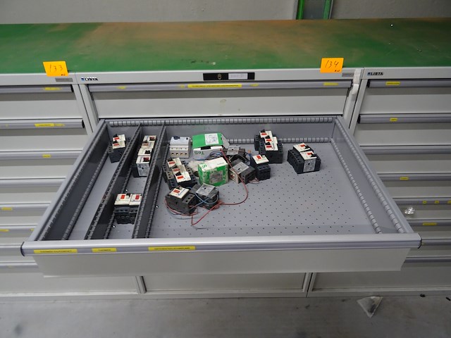 Metalen ladekast lista + inhoud - afbeelding 3 van  9