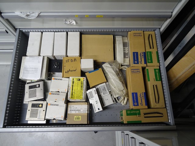 Metalen ladekast lista + inhoud - afbeelding 7 van  9