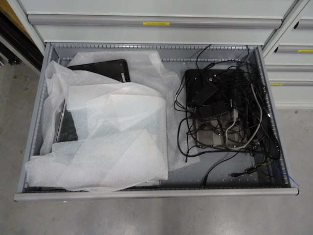 Metalen ladekast lista + inhoud - afbeelding 4 van  15