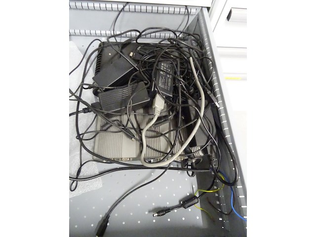 Metalen ladekast lista + inhoud - afbeelding 5 van  15