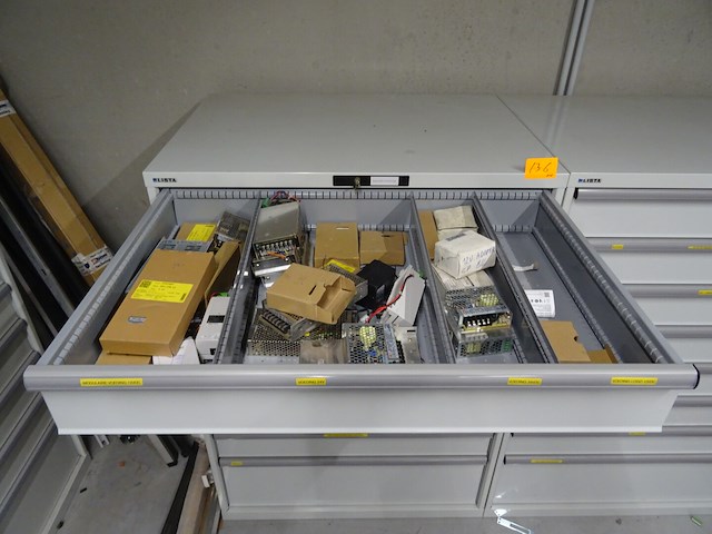 Metalen ladekast lista + inhoud - afbeelding 8 van  15