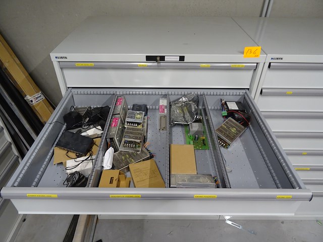 Metalen ladekast lista + inhoud - afbeelding 9 van  15