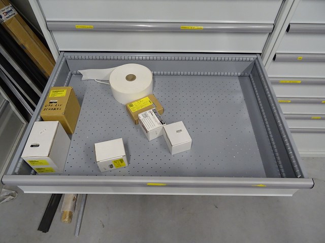 Metalen ladekast lista + inhoud - afbeelding 11 van  15