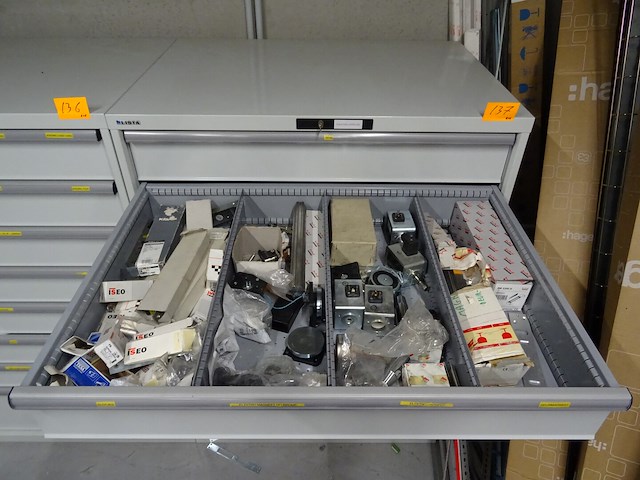 Metalen ladekast lista + inhoud - afbeelding 3 van  9