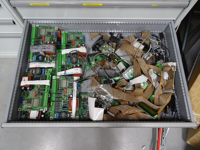 Metalen ladekast lista + inhoud - afbeelding 8 van  9