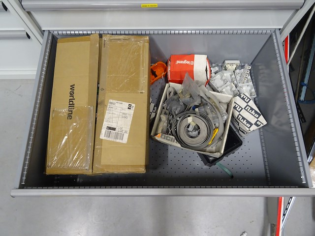 Metalen ladekast lista + inhoud - afbeelding 9 van  9