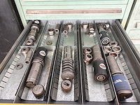 Metalen ladekast met inhoud - afbeelding 2 van  6