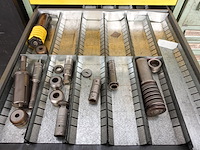 Metalen ladekast met inhoud - afbeelding 4 van  6
