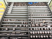 Metalen ladekast met inhoud - afbeelding 3 van  7