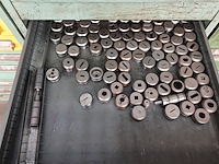 Metalen ladekast met inhoud - afbeelding 5 van  7