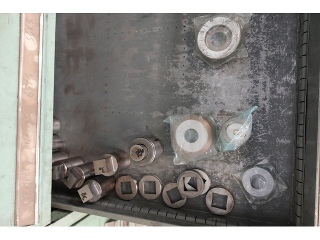 Metalen ladekast met inhoud - afbeelding 6 van  7