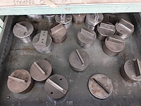 Metalen ladekast met inhoud - afbeelding 7 van  7