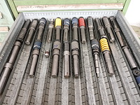 Metalen ladekast met inhoud - afbeelding 5 van  10