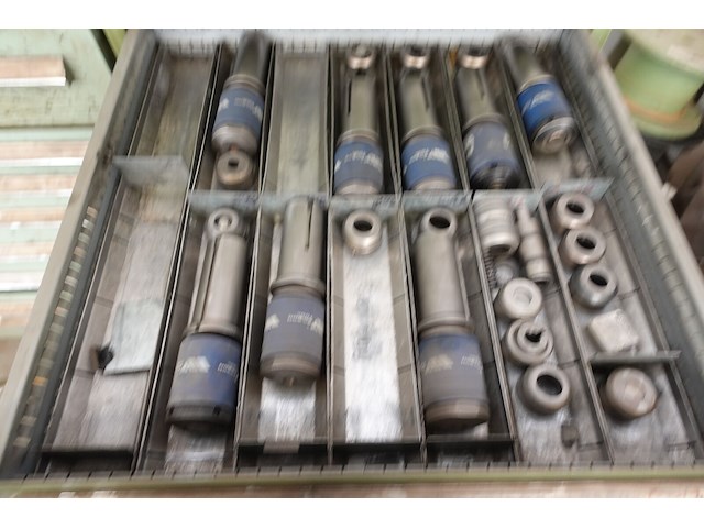 Metalen ladekast met inhoud - afbeelding 7 van  10