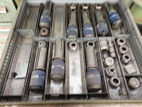 Metalen ladekast met inhoud - afbeelding 7 van  10