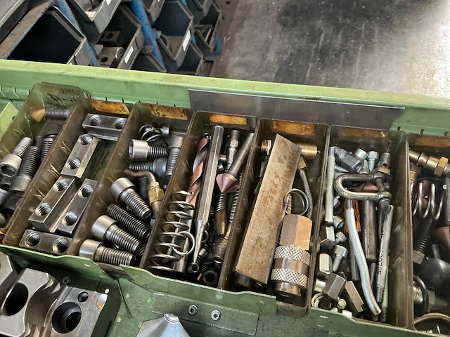 Metalen ladenkast met tools mazak - afbeelding 6 van  18