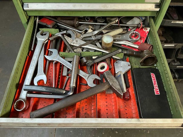 Metalen ladenkast met tools mazak - afbeelding 14 van  18