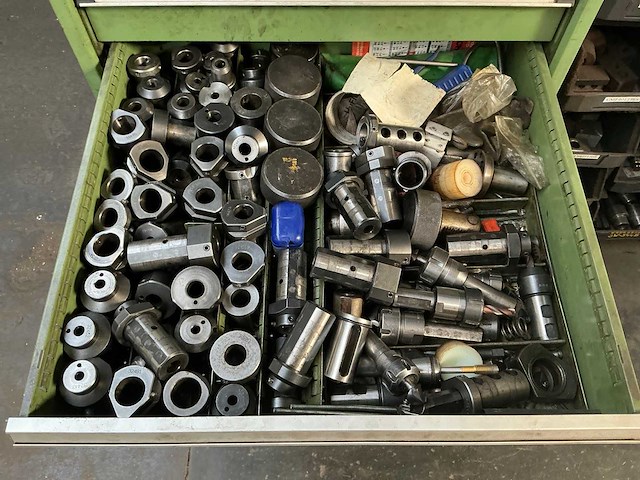 Metalen ladenkast met tools mazak - afbeelding 15 van  18
