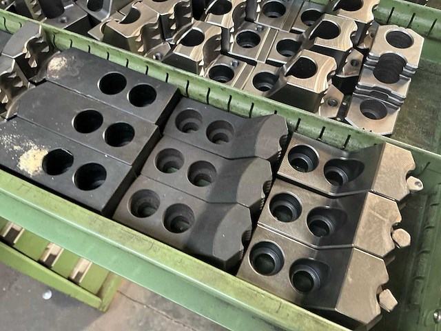 Metalen ladenkast met tools mazak - afbeelding 5 van  18