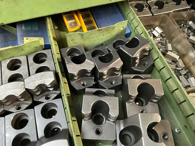 Metalen ladenkast met tools mazak - afbeelding 7 van  18