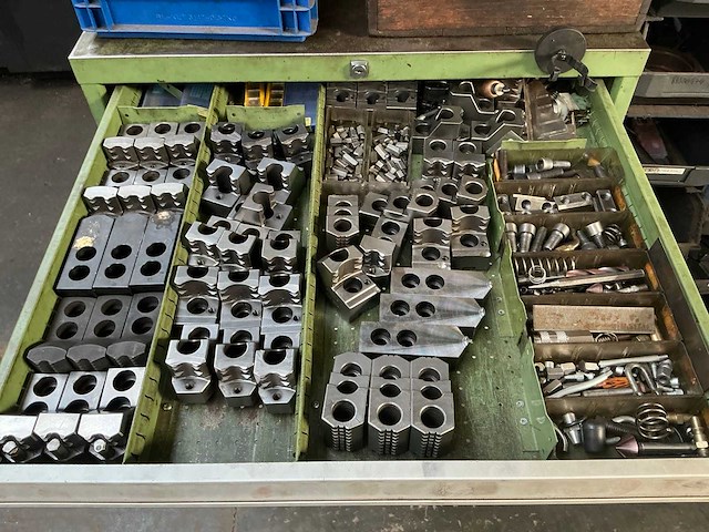 Metalen ladenkast met tools mazak - afbeelding 12 van  18