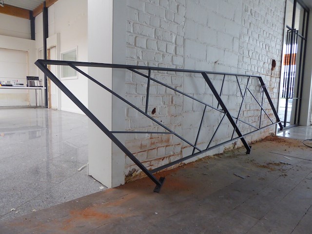 Metalen leuning - afbeelding 2 van  2