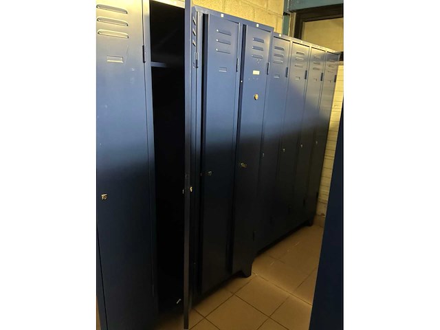 Metalen lockers (5x) - afbeelding 4 van  4