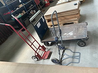 Metalen magazijnkar en 2 steekwagens - afbeelding 3 van  5