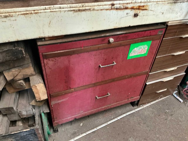 Metalen magazijnkast met persluchtkoppelingen - afbeelding 1 van  11