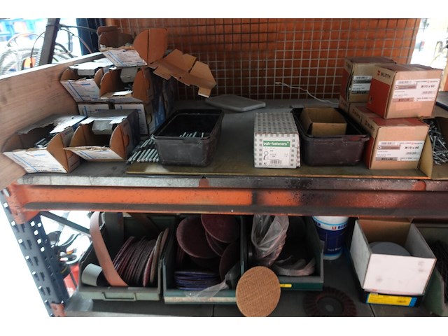 Metalen magazijnrek + inhoud - afbeelding 5 van  10