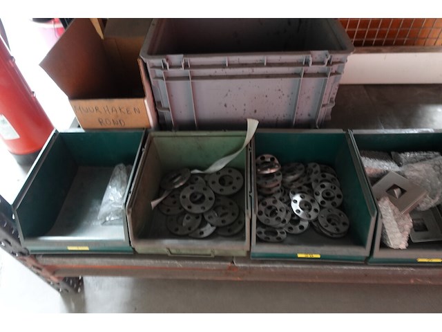 Metalen magazijnrek + inhoud - afbeelding 6 van  10