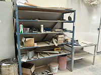 Metalen magazijnrek met inhoud - afbeelding 1 van  3