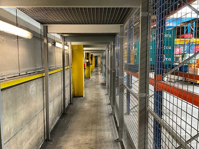 Metalen magazijnveiligheidsgang - afbeelding 11 van  13